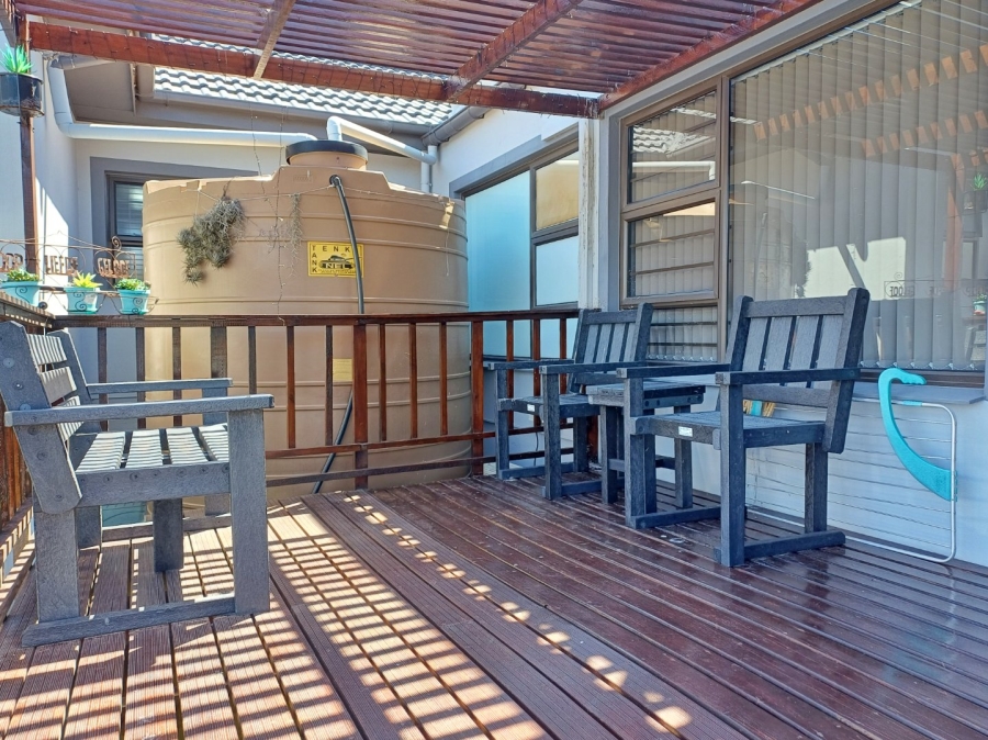 5 Bedroom Property for Sale in Fraaiuitsig Western Cape